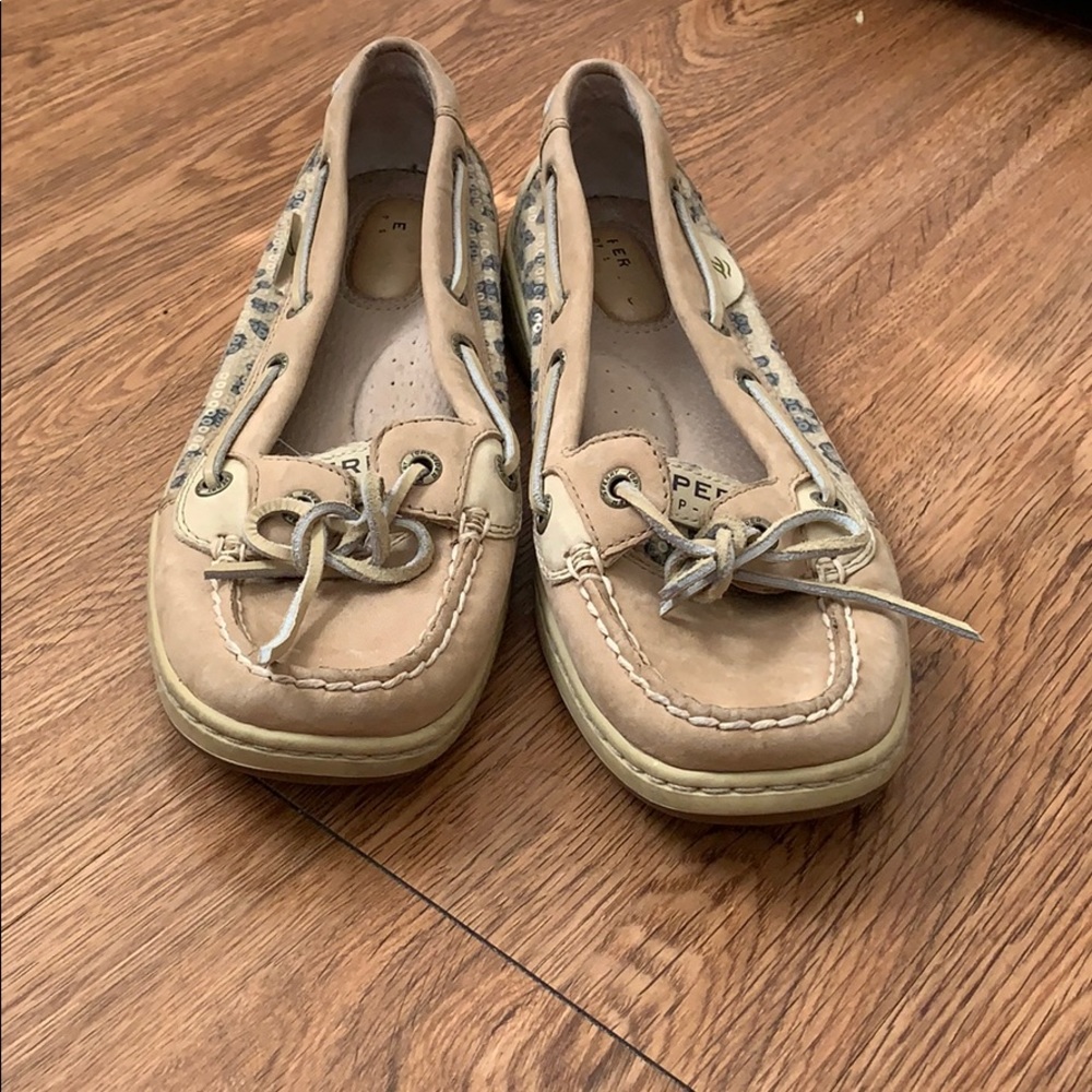 Woman’s sperry top-sider